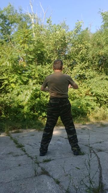 Стоять столбом.