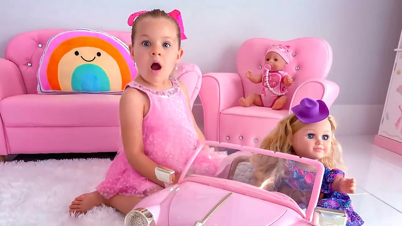 Диана и Рома ищут игрушки
