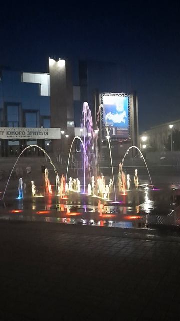 Вечерний Фонтан у Саратовского Тюза