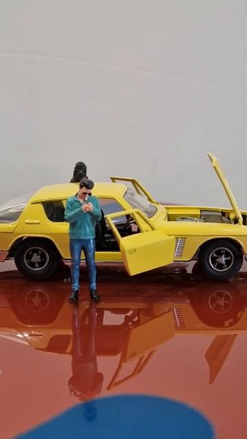 Модель автомобиля Dinky Toys Jensen FF