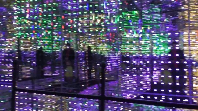 ★ Идем в Куб Бесконечности и Зеркальный Лабиринт Катаемся на Машинке Cube Infinity, Mirror Maze, Car