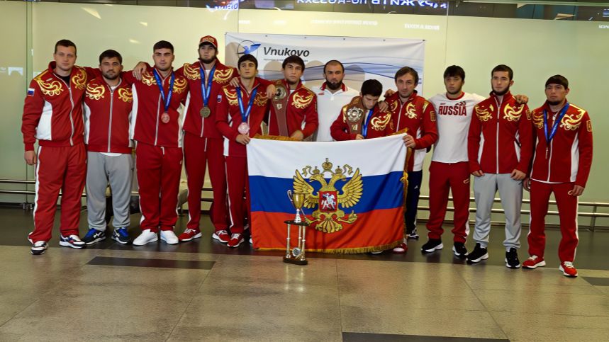 Российские борцы с триумфом вернулись с молодежного чемпионата мира
