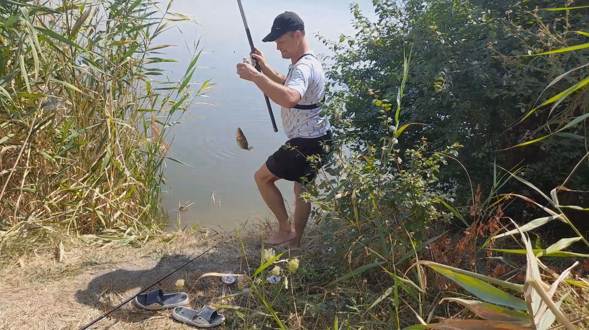 РЫБАЛКА В КОНЦЕ АВГУСТА НА ПОПЛАВОК.РАЗВЕДАЛИ МЕСТО ТАМ МНОГО РЫБЫ!