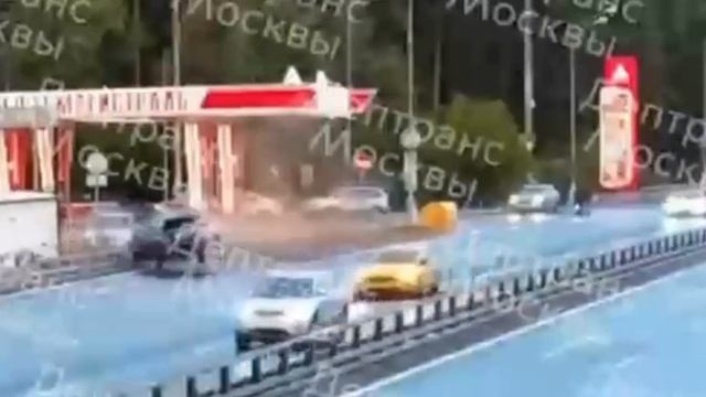🚨 Два человека погибли в аварии на Боровском шоссе

Легковушка врезалась в такси, стоявшее у АЗС