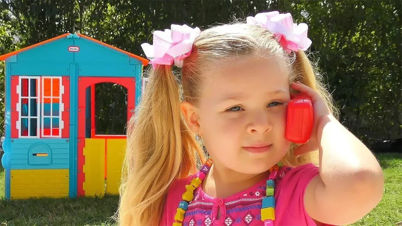 Диана и Рома играют с игрушками Щенячий патруль