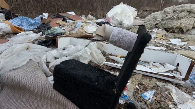 старая коктеточка для котов на помойке