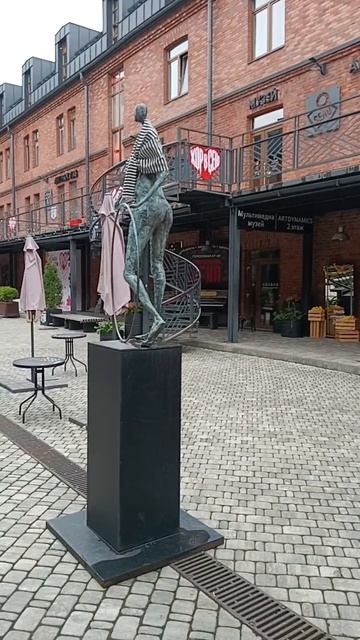 Бассет: СЕНО и скульптуры...🗽