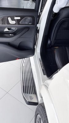 Mercedes GLS с электропорогами MAYBACH