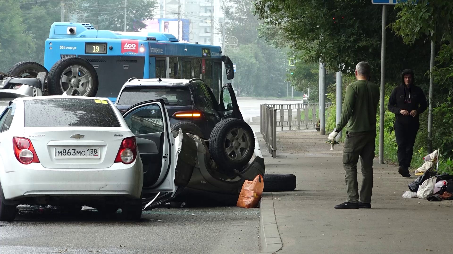 ДТП С 4 АВТОМОБИЛЯМИ И ПЕРЕВЕРТЫШЕМ СОЗДАЛО СЕРЬЕЗНУЮ ПРОБКУ НА СВЕРДЛОВСКОЙ