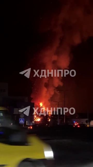 Пожар после прилёта ракет Бандероль в одном из крупных ТЦ Днепропетровска Караван !!!
