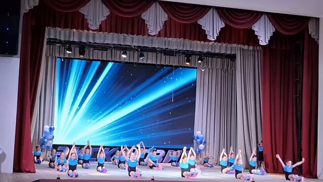 танец с блокам