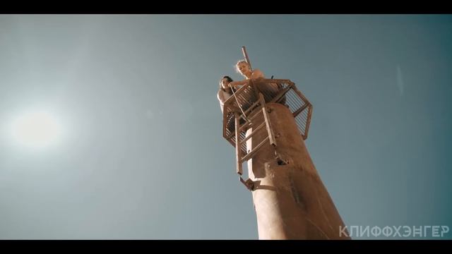 Две девушки ВЫЖИВАЮТ на высоте 610 метров, страдая от ГОЛОДА и ЖАЖДЫ [краткий пересказ фильма]