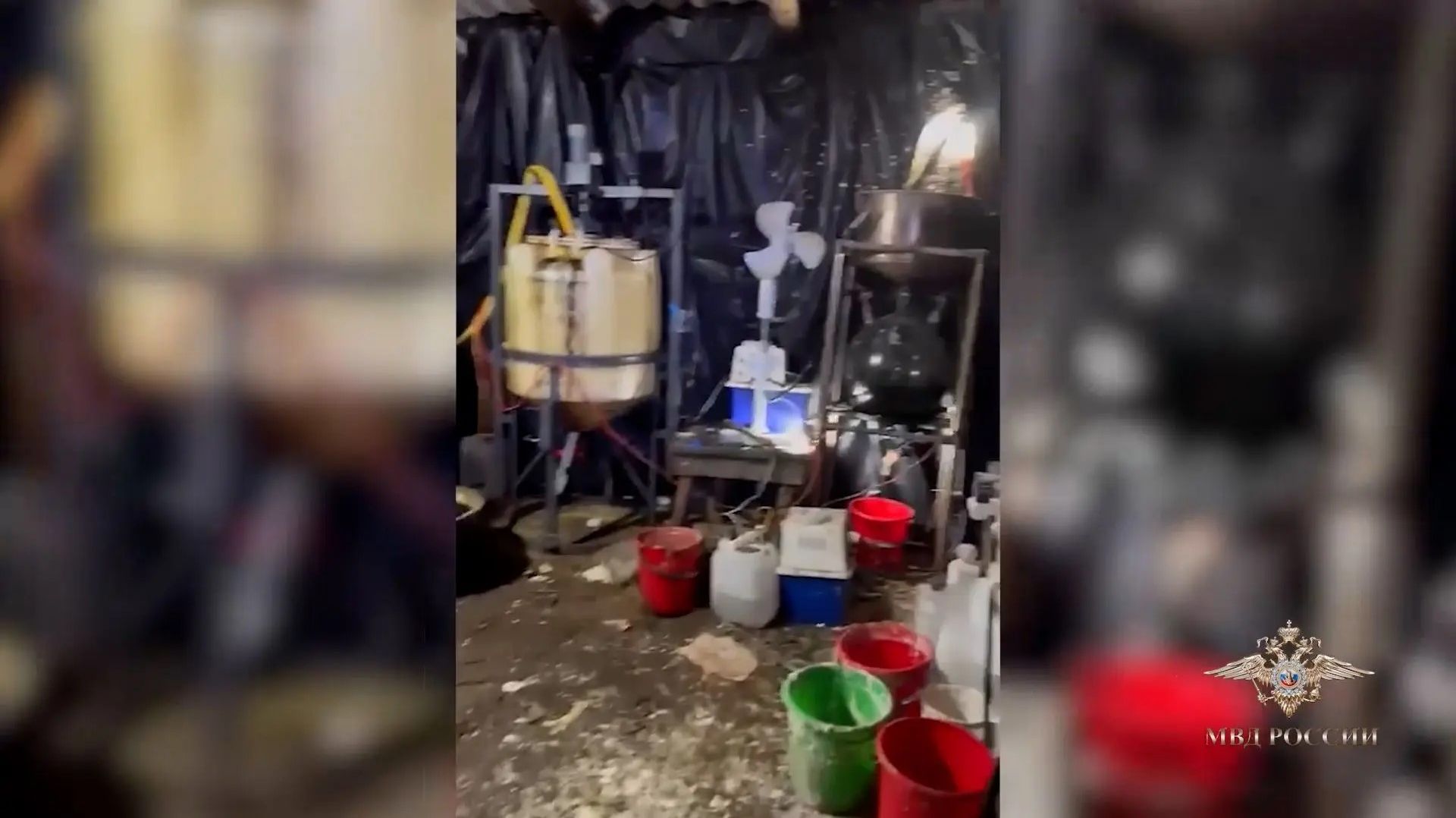 В Краснодарском крае полицейские изъяли из подпольной нарколаборатории 64 кг мефедрона