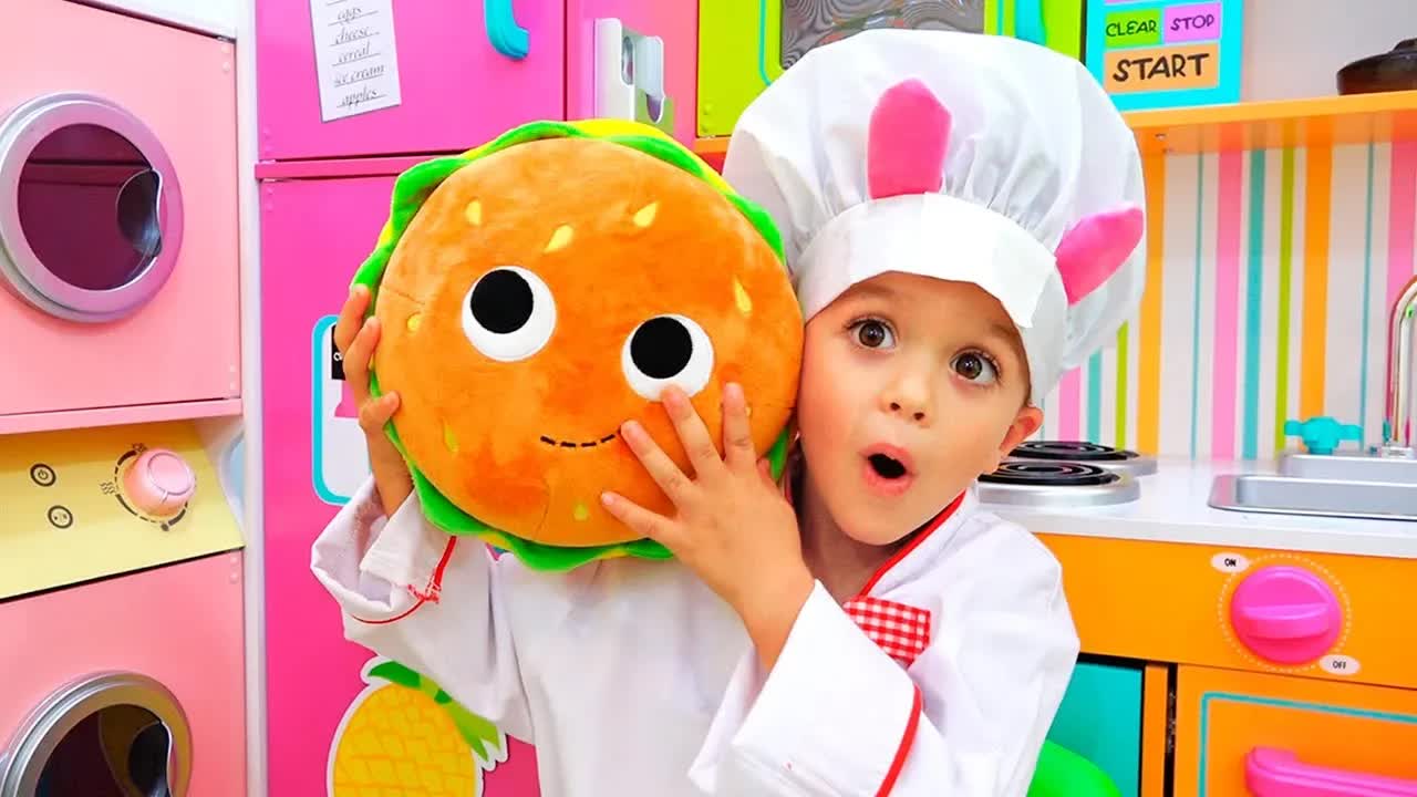Влад и Никита играют в кафе