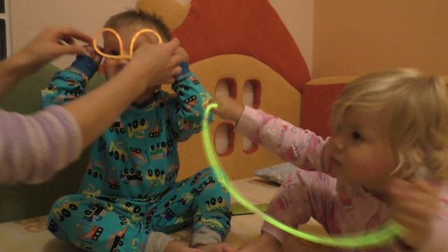 ★ Распаковка Очки и Ожерелья Светятся в Темноте