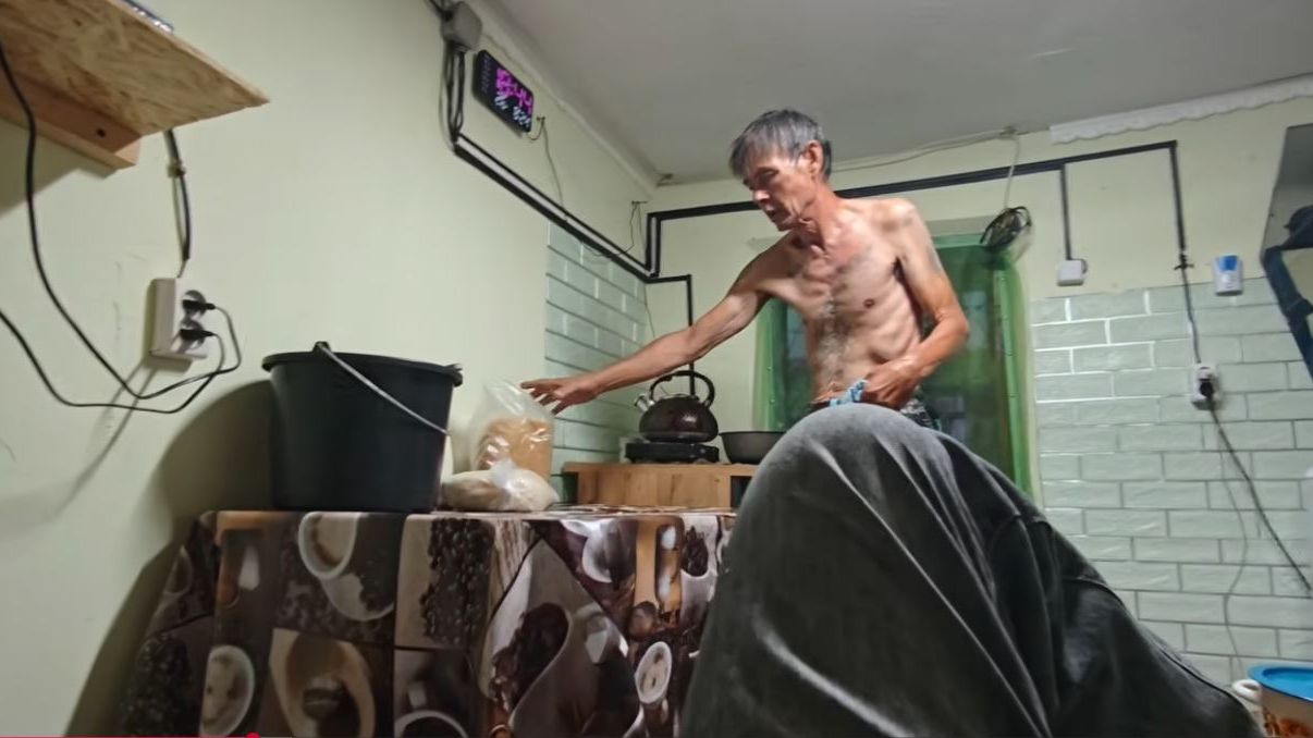 ЧТО ВЫТЯГИВАЛ В ДЛИНУ СЕБЕ СИСЯ . НАВЕРНО УШИ .
