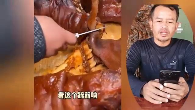 Едим вареные говяжьи копыта с соусом чили
