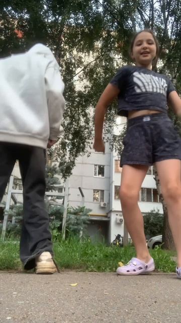 И танцуем с подругой Танецанчинки