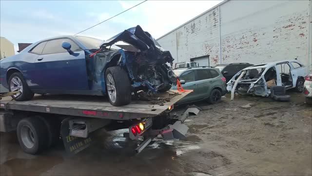 Никто Даже не хотел Брать Его на запчасти для восстановления Dodge Challenger 2023 года выпуска