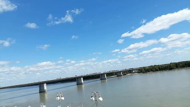 Прогулка по Нагорному парку, город Барнаул. Вид с набережной.