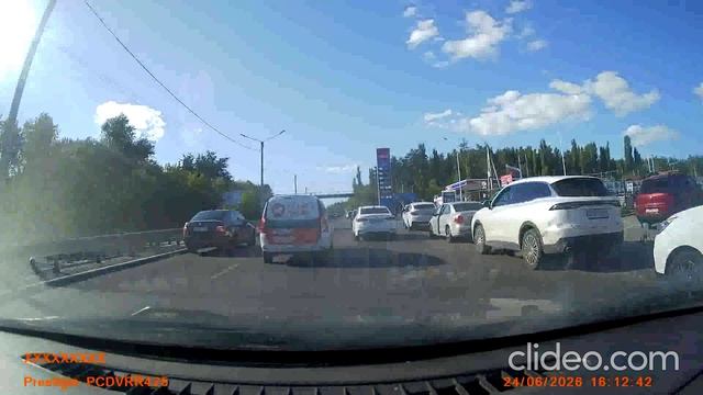 Воронеж : АЗС,где нет очереди ..А некоторые водители  их находят)