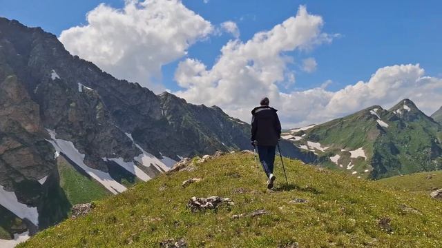 Лето в горах Архыза. Потрясающая природа, походы и интересные места.