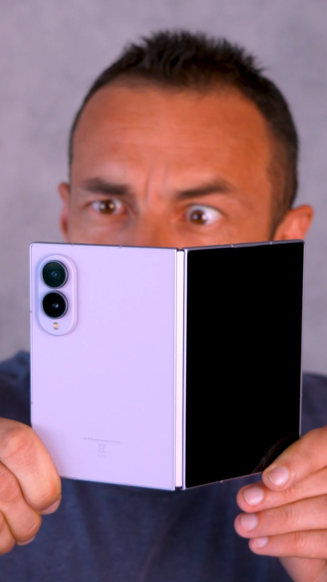 Почему все нализывают Samsung FOLD 8 ?