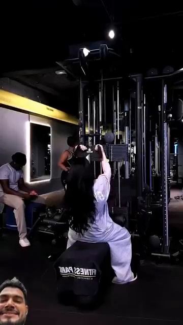 В СПОРТЗАЛЕ ПРИКОЛ