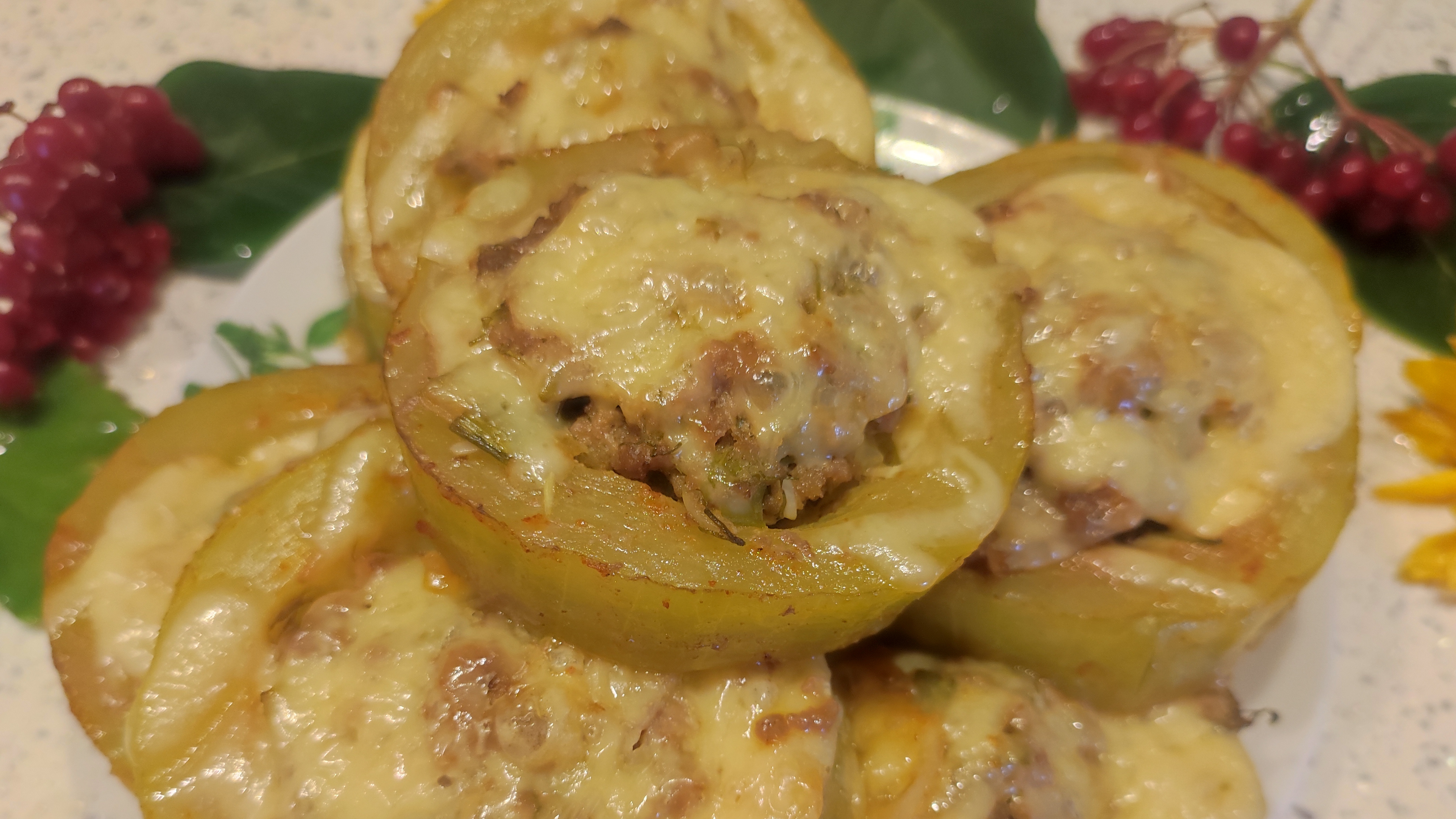 СуперКухня!  Кабачки запечённые с мясной  начинкой и укропом в сырной  шубке- идеальный баланс.