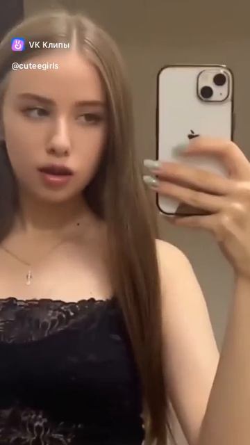 Классная студентка в шортиках