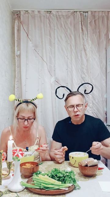 Чечевичный суп😋😋😋,фрагмент мукбанга