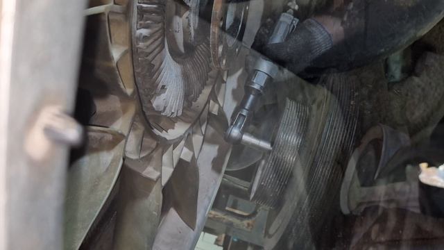 VOLVO  сайлентблоки кабины DAF передний сальник коленвала
