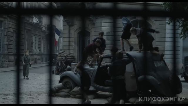 Фотограф снимает ужасы ЛАГЕРЯ CМEPTИ и попадает в дом Адольфа Гитлера краткий пересказ