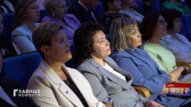 Более 12 тысяч педагогических работников области премируют к 1 сентября.