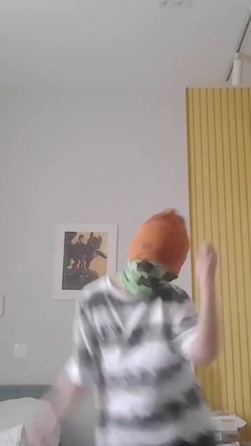 Танец от Zoren Enter (если кто-то не понял, то это эмоция 