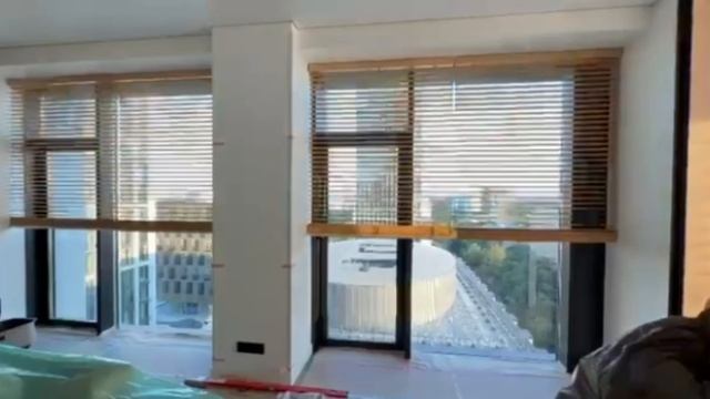 Деревянные жалюзи, которые управляются одним нажатием кнопки