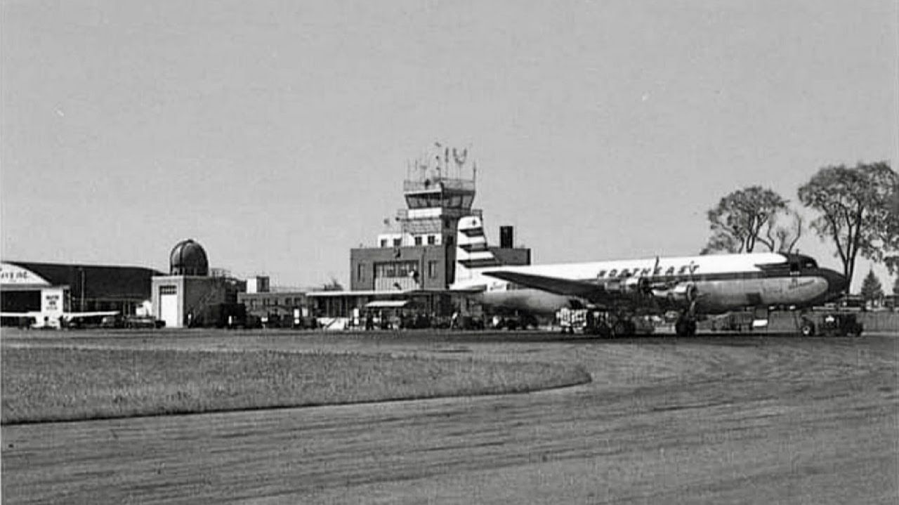 Air Traffic Control Reports Multiple Witnesses Of A UFO Over Portland Airport, August 26, 1989