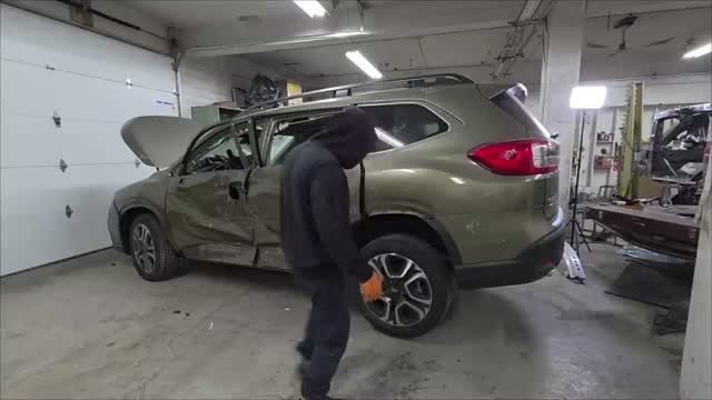 Серьезное боковое столкновение Subaru Ascent с полным ремонтом рамы кузова