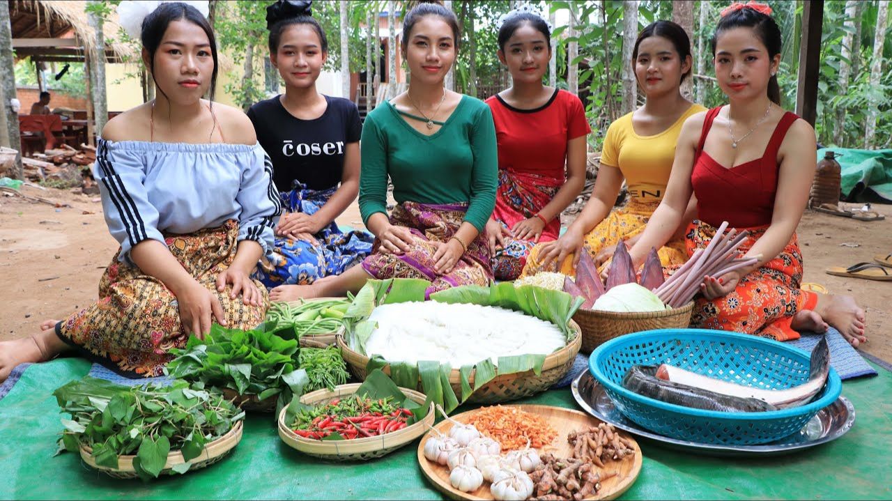 Вкусно готовлю традиционный торт с лапшой в Камбодже вместе с семьей