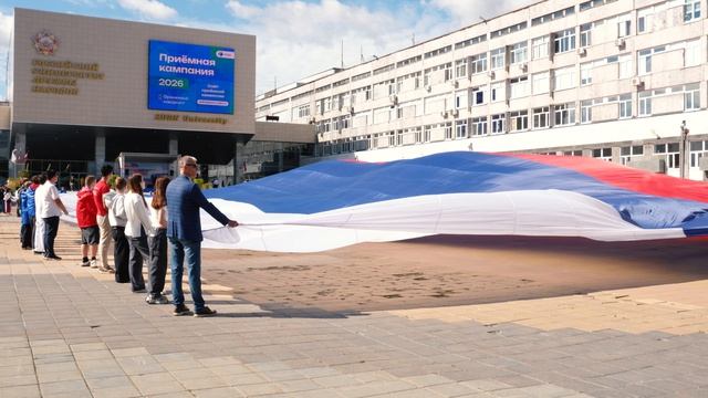 День государственного флага в РУДН: триколор на площади и студенты со всего мира