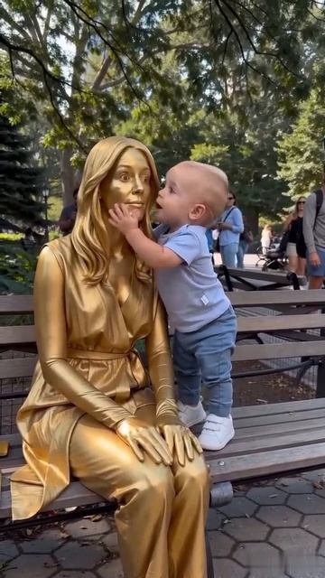 А ласковым быть и целоваться учиться надо с детства