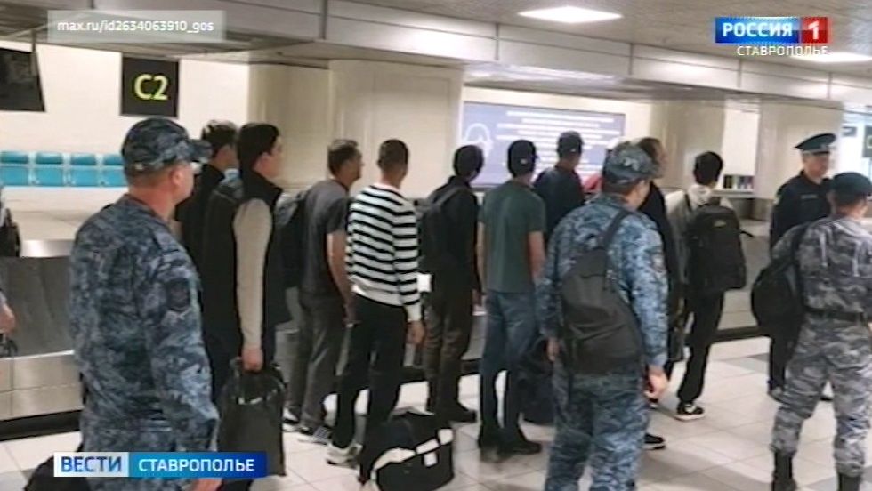 Судебные приставы Ставрополья выдворили 10 нелегалов