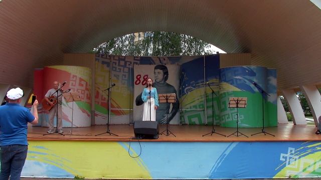 Наталья Лазарева читает своё стихотворение