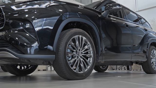 Toyota Highlander черный