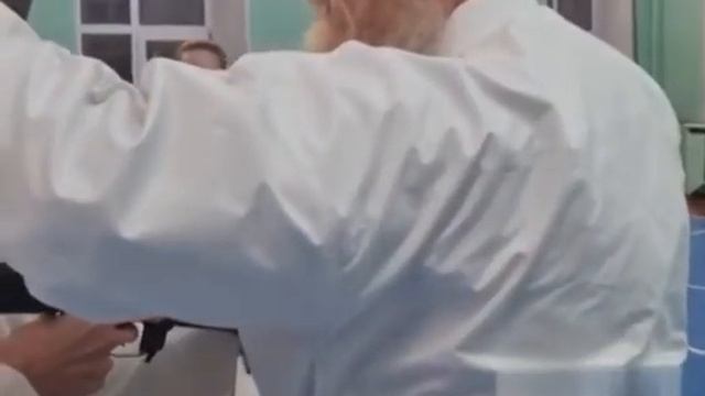 Если довести этот приём до автоматизма можно нейтрализовать автоматчика лишив его возможности п...