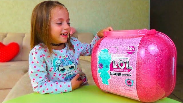 ОДНИ ДОМА с мамой Открыли ЛОЛ сюрприз LOL Surprise BIGGER SURPRISE For Kids КУКЛЫ с париками