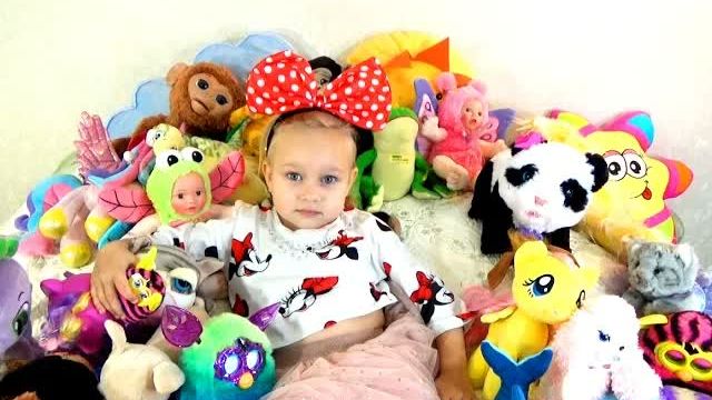 Алиса показала МЯГКИЕ ИГРУШКИ для детей Много игрушек Alice Showed SOFT TOYS For Children