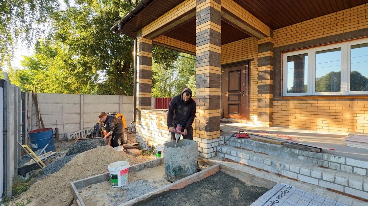 Жена все испортила но муж исправил ситуацию. Строим отмостку вокруг дома своими руками.