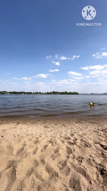 Пляж в Саратов сделали неплохой в тот день было очень жарко погода хорошая 