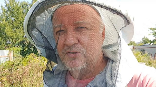 Мёд товар не первой необходимости и поэтому должен стоить дорого.
